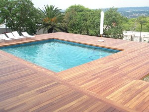 piscine lames de terrasses bois